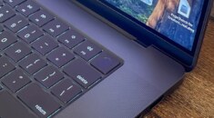 Apple, MacBook için OLED Ekran Tedarikçilerini Zorluyor!