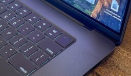 Apple, MacBook için OLED Ekran Tedarikçilerini Zorluyor!