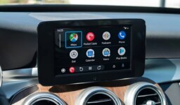 Android Auto Yeni Güncellemelerle Araç İçinde Eğlence Sunacak!