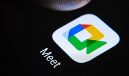Google Meet’e gerçek zamanlı konuşma çevirisi geldi!
